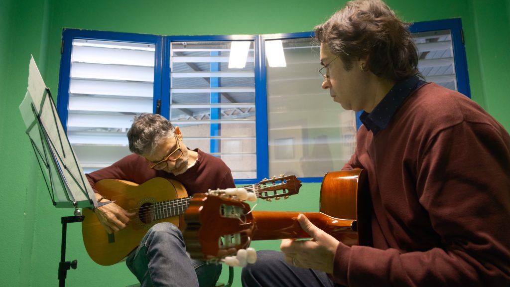 class-guitar