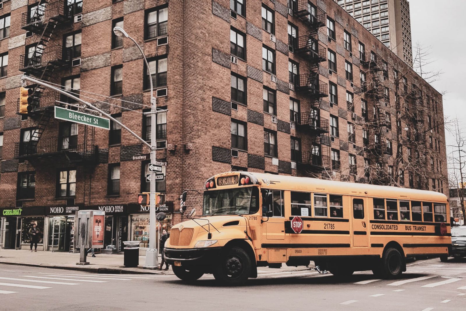 programa colegio publico familia J1 USA bachillerato yellow schoolbus UP yan berthemy 7ihLV2KXoHU