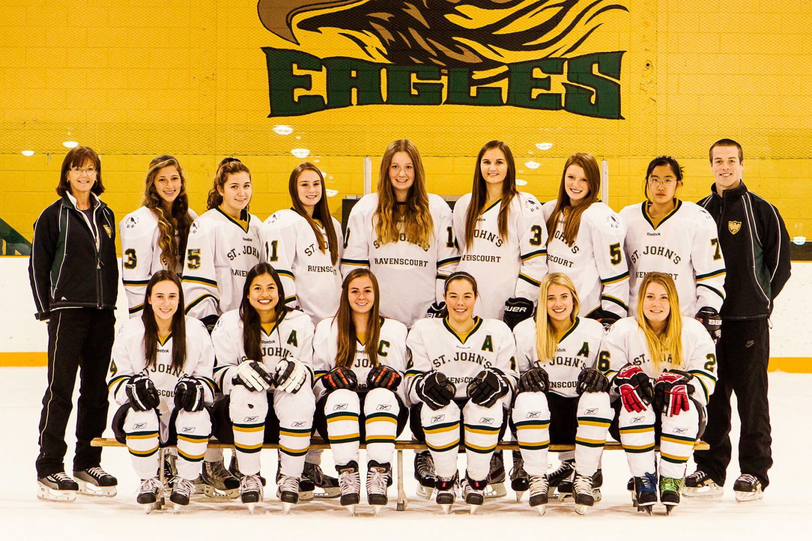 programa internado canada equipo femenino St-Johns-Ravenscourt-Varsity Girls Hockey