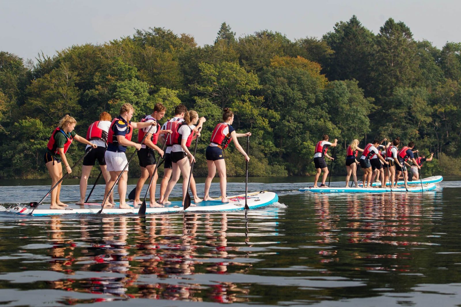 programa internado reino unido extracurriculares outdoors Sedbergh Prefect training day paddle boarding